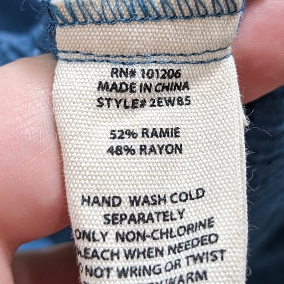 Soft Surroundings blue crinkle button accent 1/2 sleeve top L - Picture 8 of 8